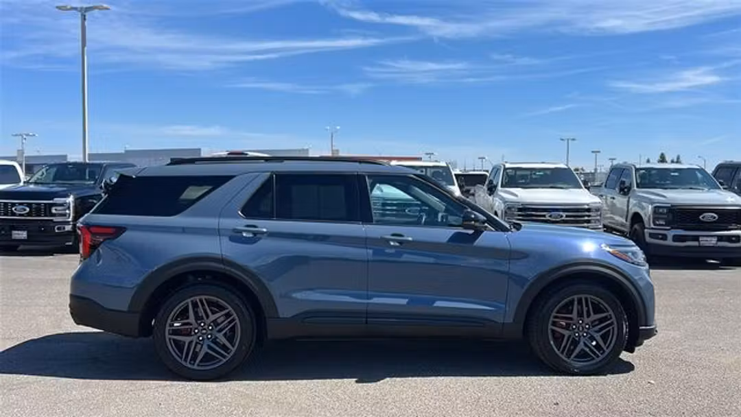 2025 Ford Explorer ST - Image 2