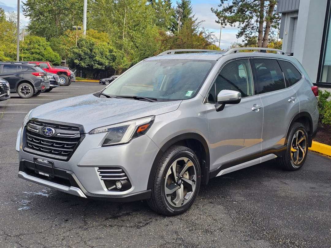 2023 Subaru Forester Touring - Image 3