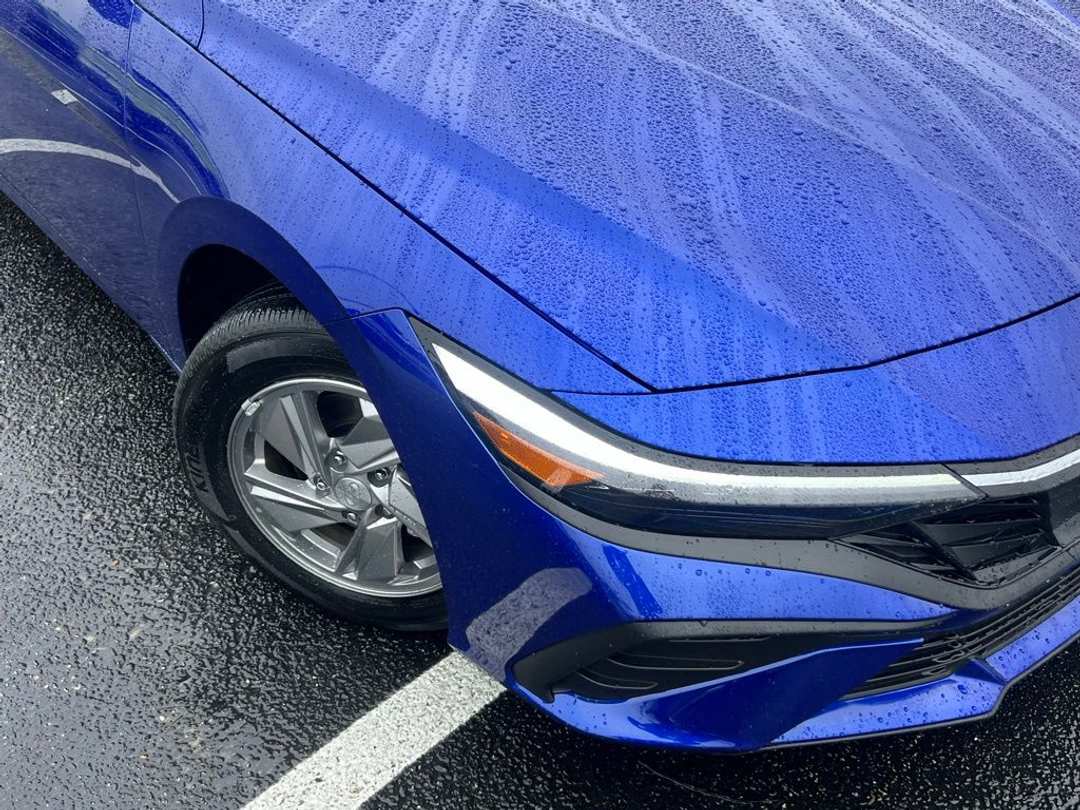 2025 Hyundai Elantra SE - Image 2