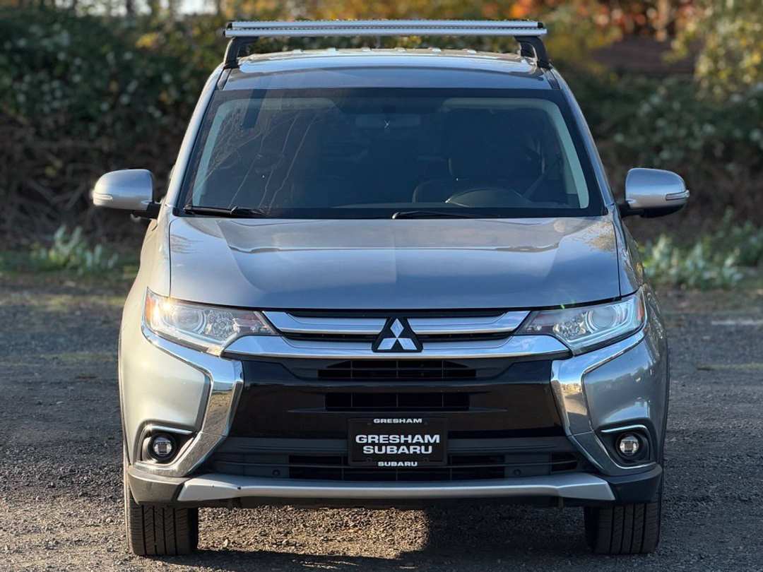 2016 Mitsubishi Outlander SE - Image 2