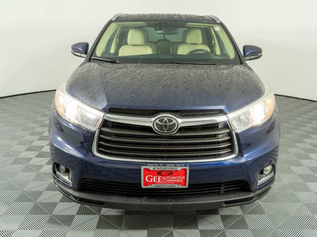 2015 Toyota Highlander Limited Platinum V6 - Image 2