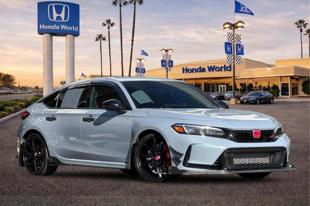 2023 Honda Civic Type R - Image 2