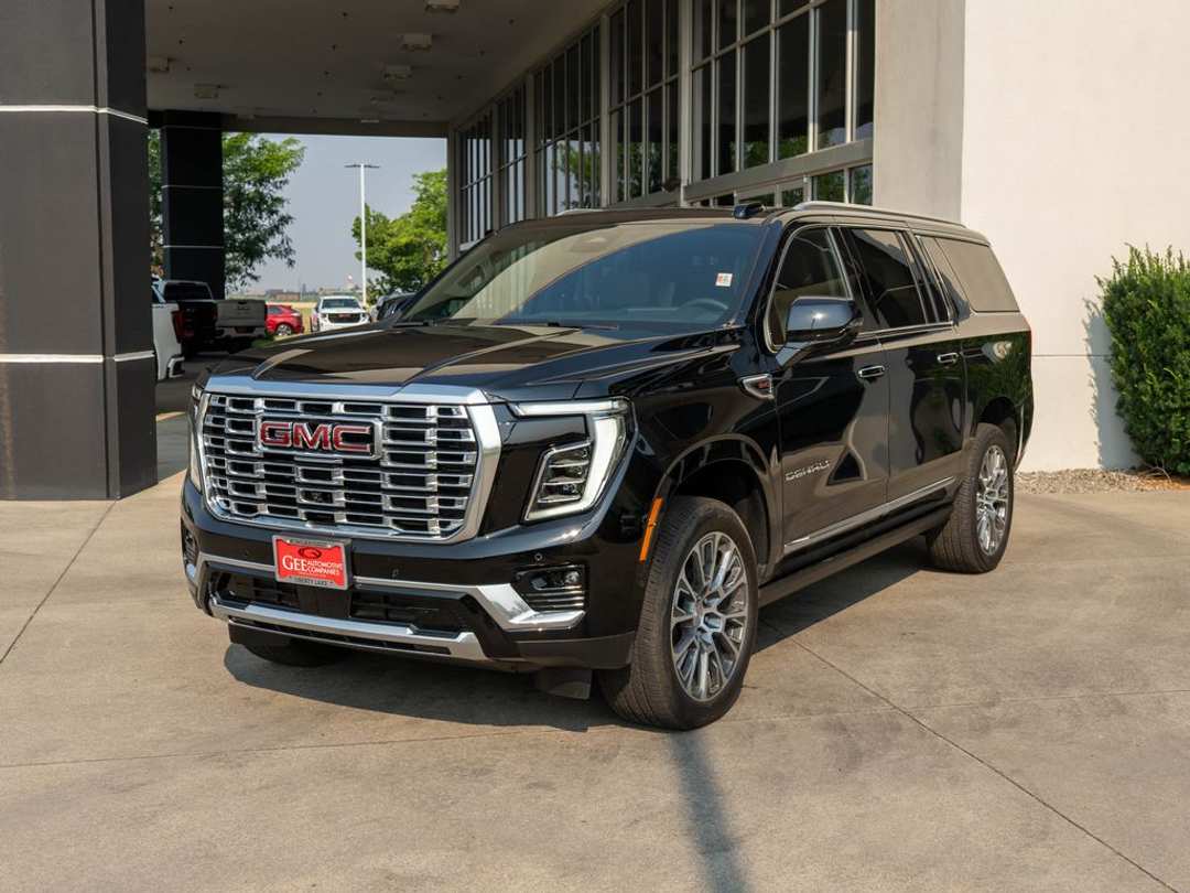 2026 GMC Yukon Xl Denali - Image 3