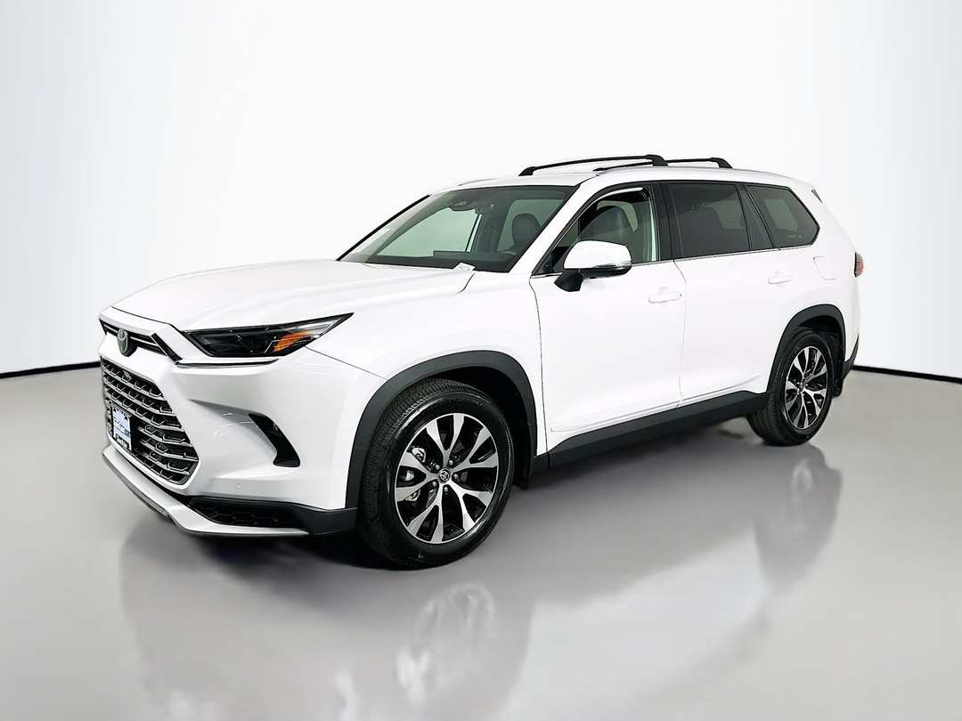 2024 Toyota Grand Highlander Hybrid MAX Limited - Image 3