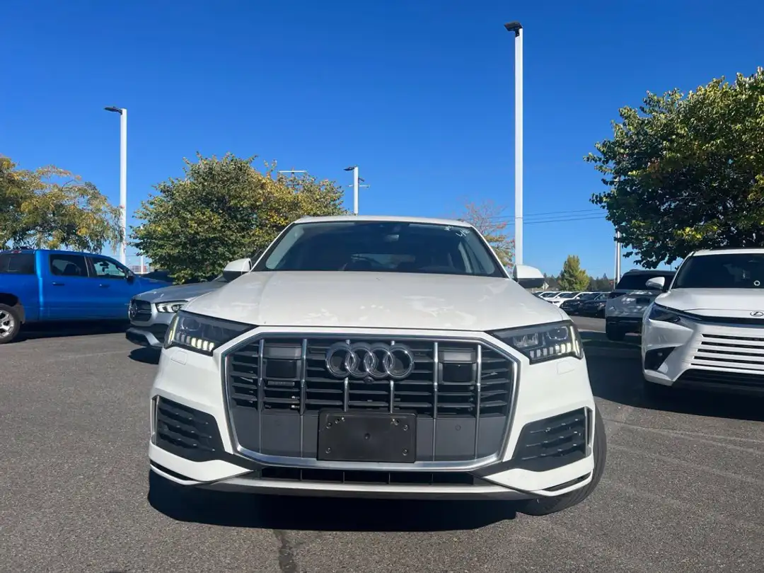 2023 Audi Q7 55 Premium - Image 3