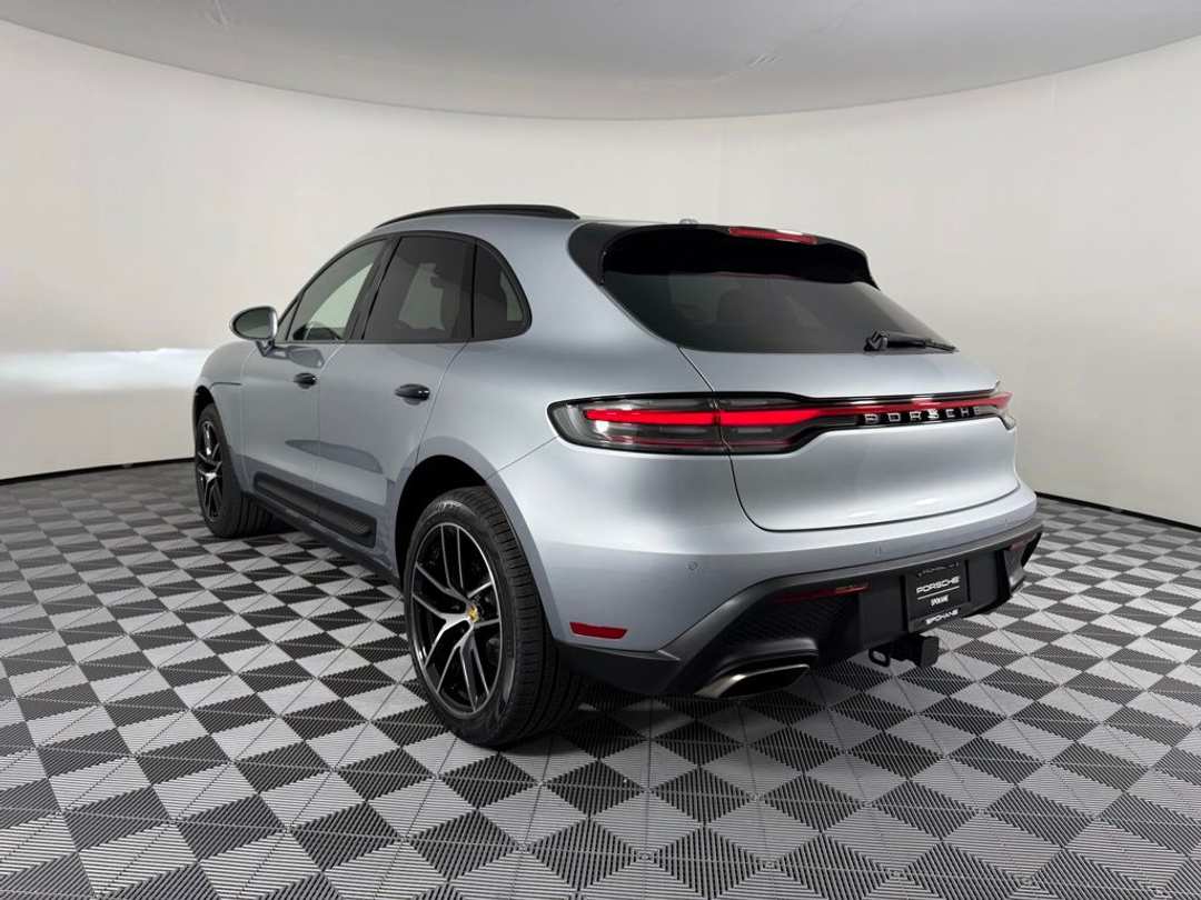 2026 Porsche Macan - Image 3