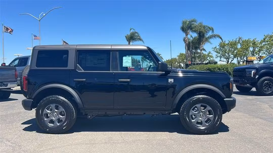 2026 Ford Bronco Big Bend - Image 2