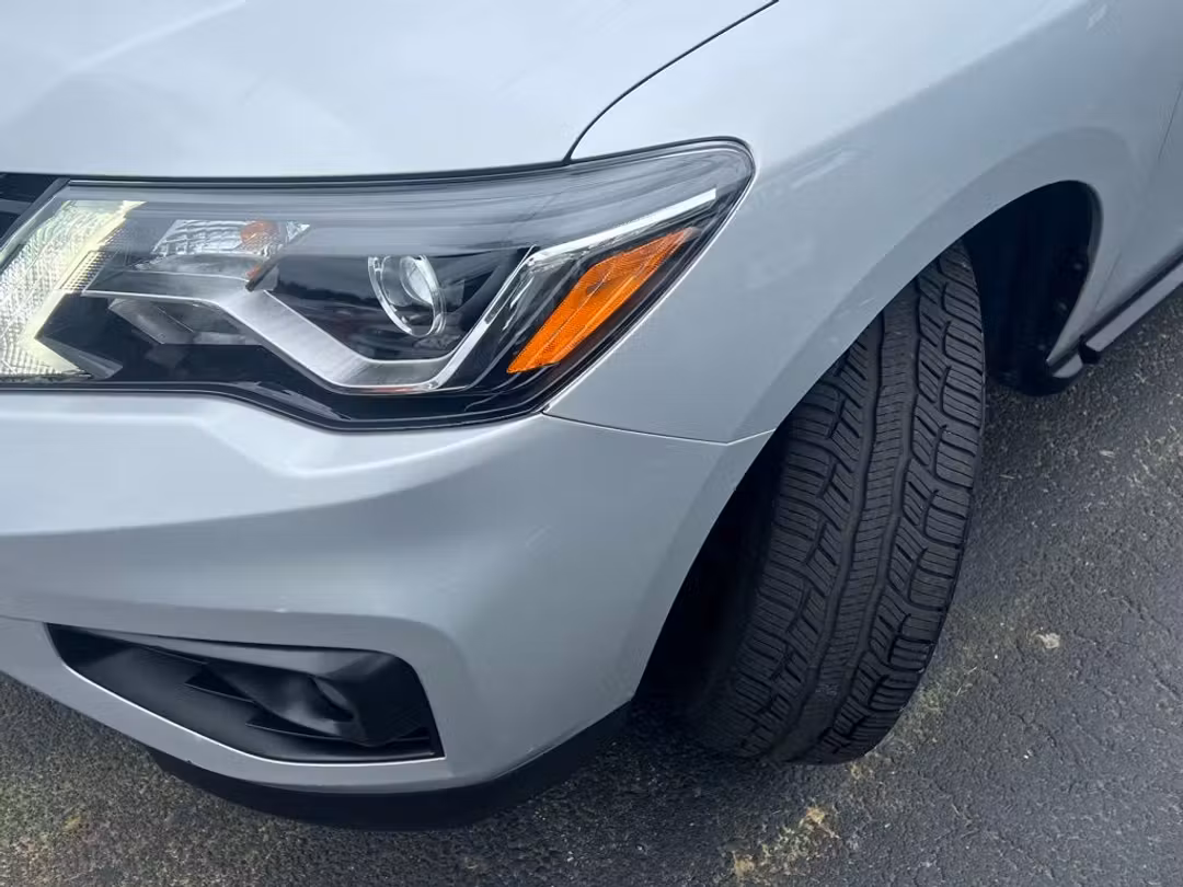 2019 Nissan Pathfinder SV - Image 3