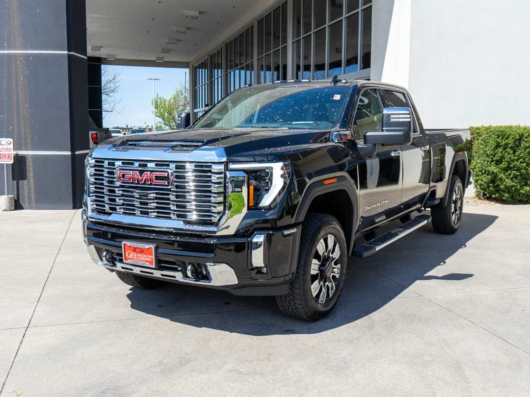 2026 GMC Sierra 3500Hd Denali - Image 3