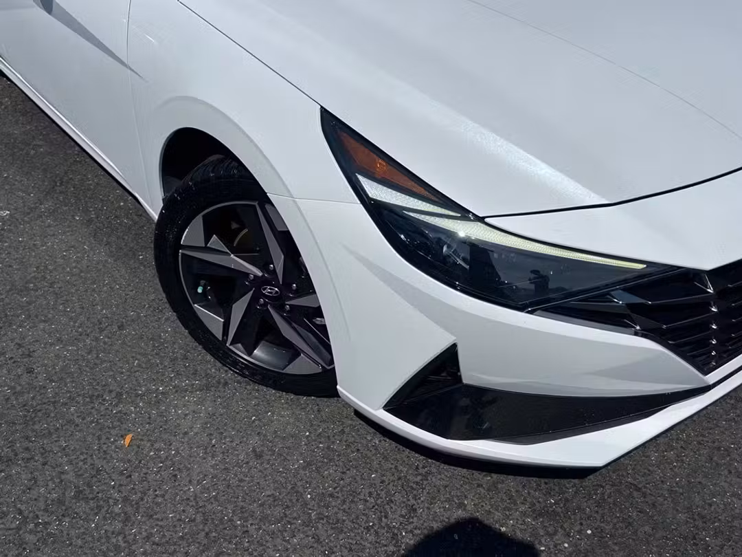 2021 Hyundai Elantra Limited - Image 2