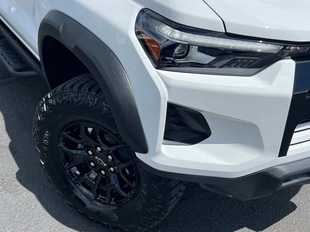 2025 Chevrolet Colorado ZR2 - Image 2