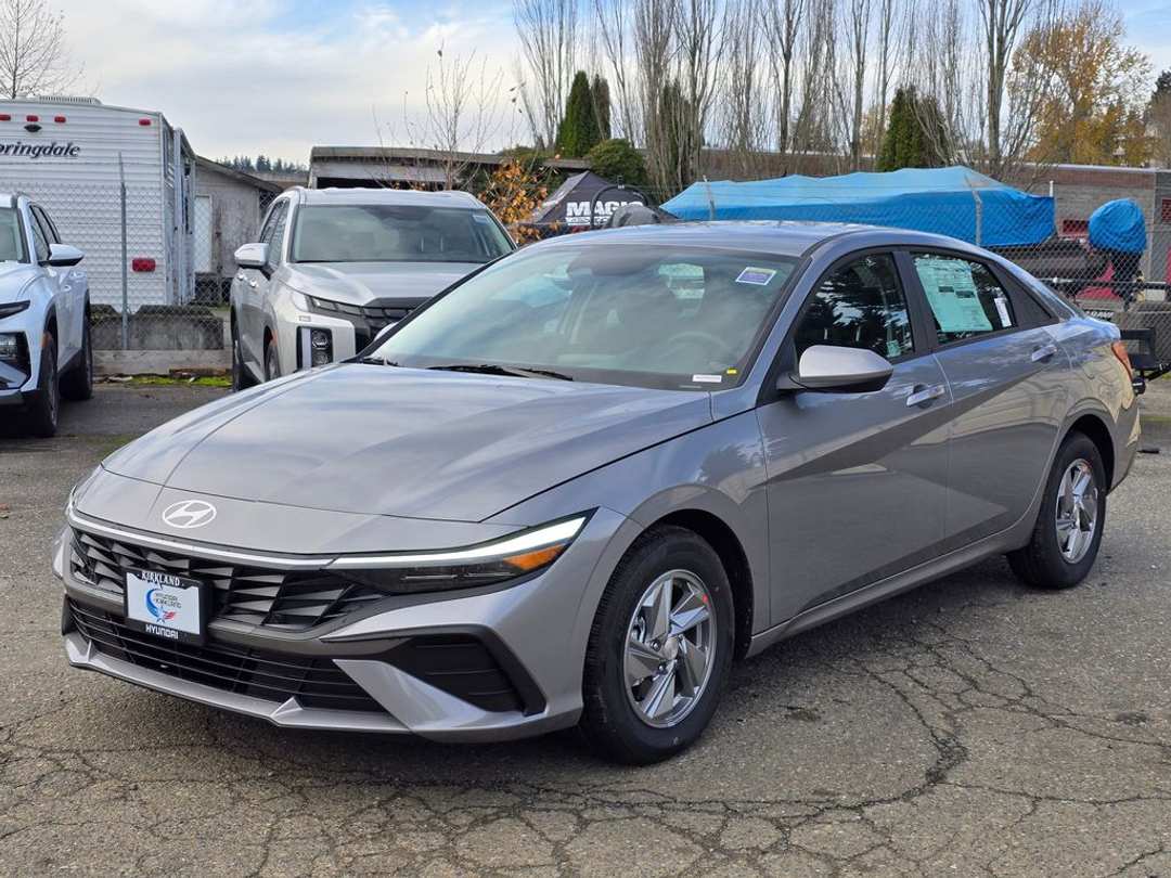 2025 Hyundai Elantra SE - Image 3