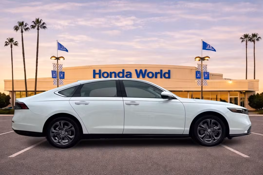 2026 Honda Accord Hybrid EXL - Image 3