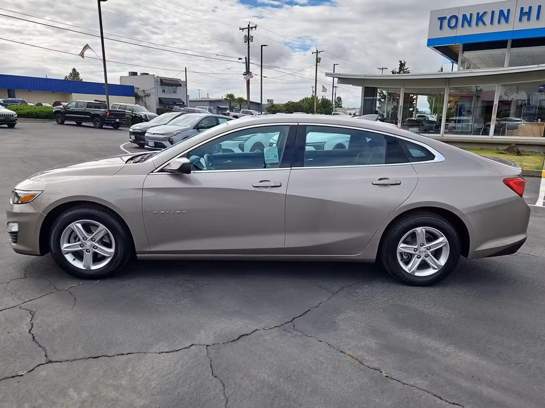 2024 Chevrolet Malibu LT - Image 3