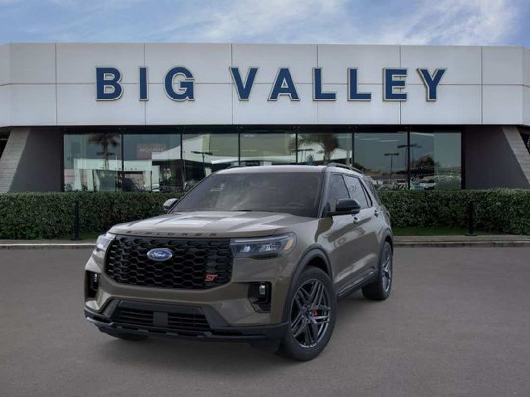 2026 Ford Explorer ST - Image 2
