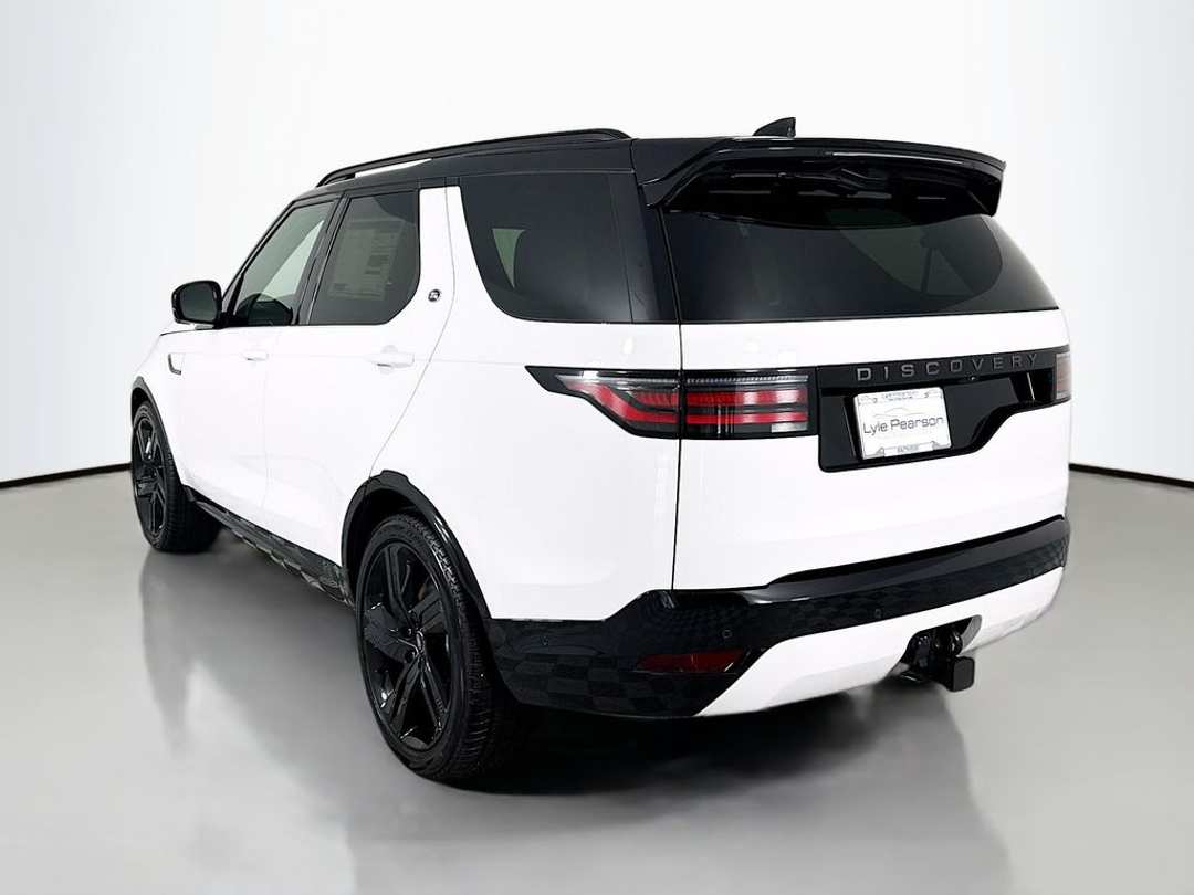 2026 Land Rover Discovery Dynamic SE - Image 3