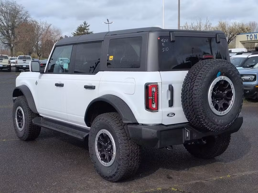 2026 Ford Bronco Outer Banks - Image 3