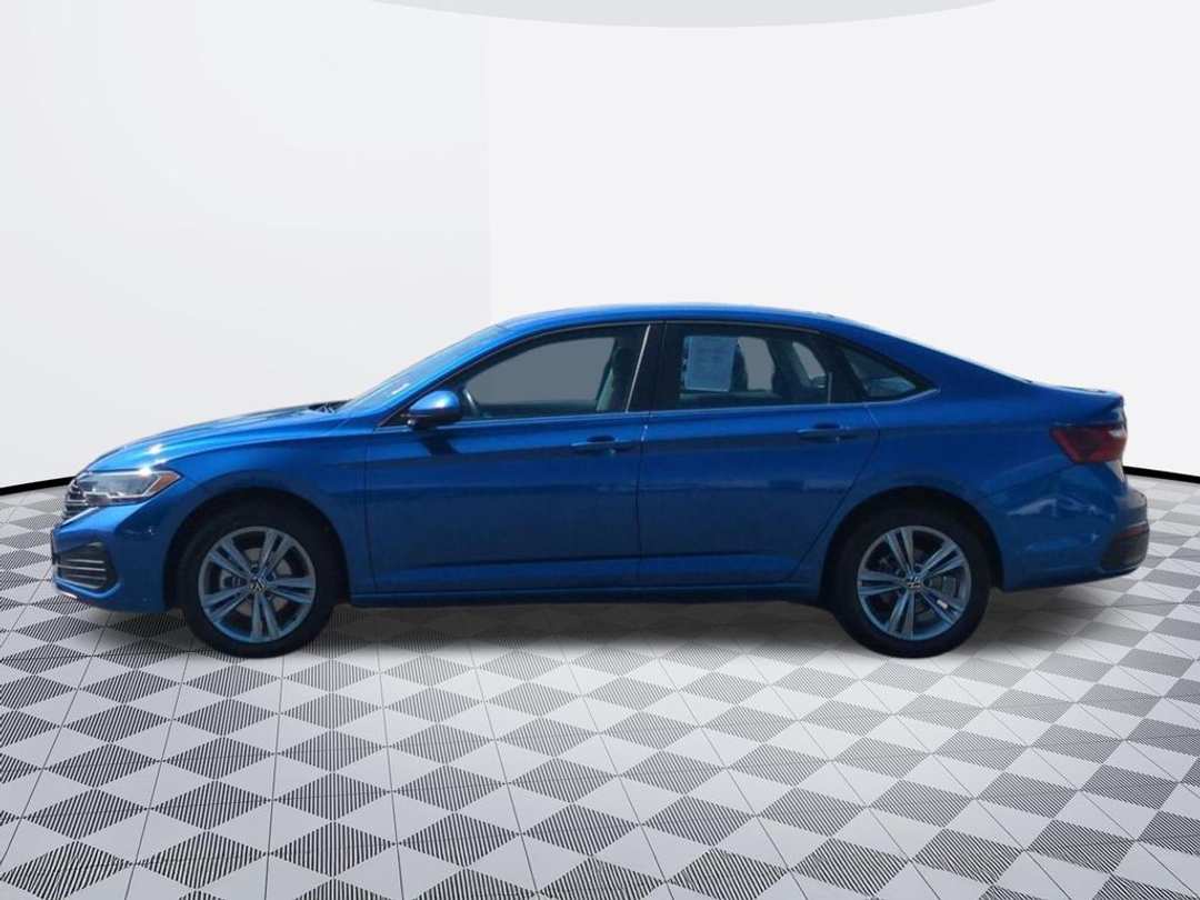 2024 Volkswagen Jetta 1.5T SE - Image 3