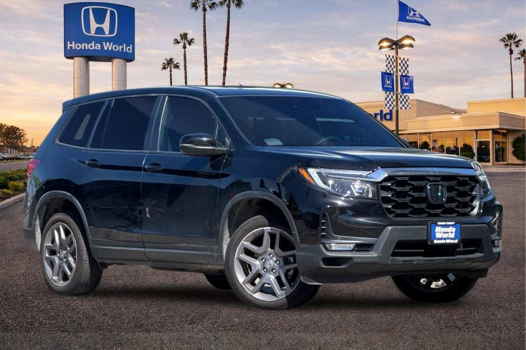 2023 Honda Passport EXL - Image 2