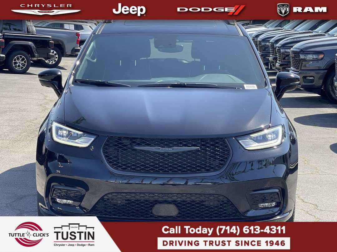 2026 Chrysler Pacifica Limited - Image 2