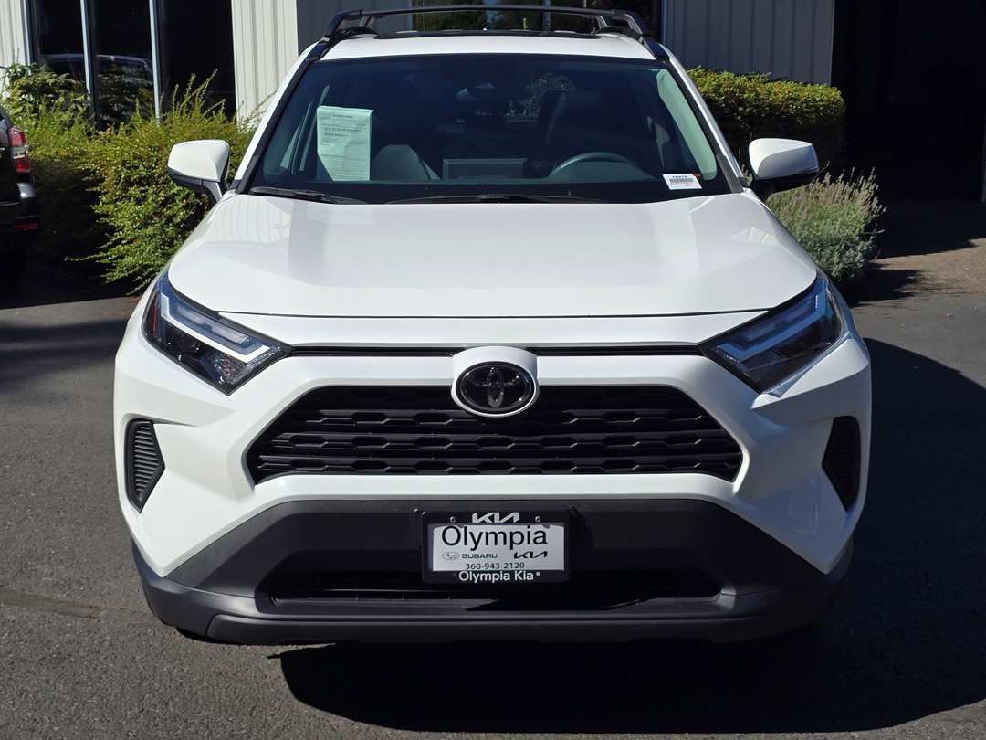 2022 Toyota Rav4 XLE - Image 2