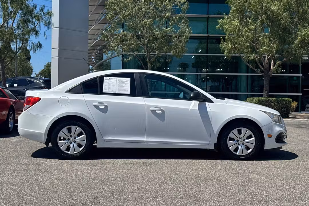 2016 Chevrolet Cruze Limited LS - Image 3