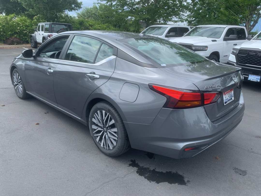 2024 Nissan Altima 2.5 SV - Image 2