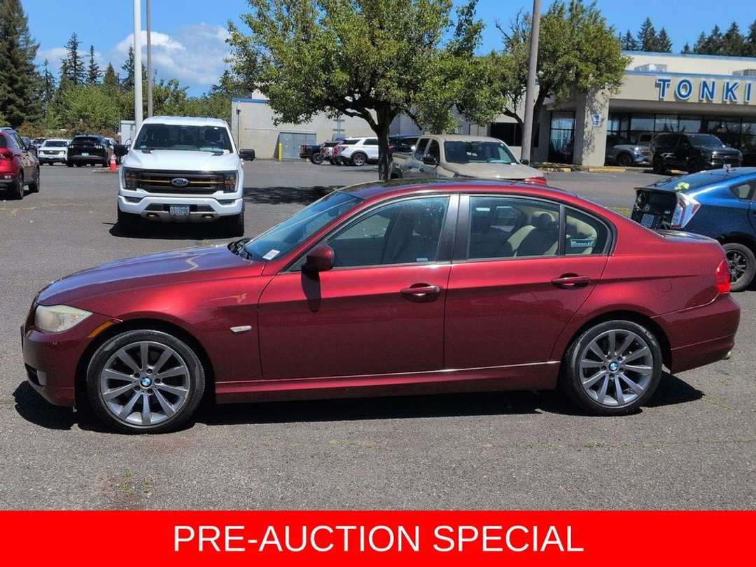 2011 BMW 3 Series 328i - Image 2