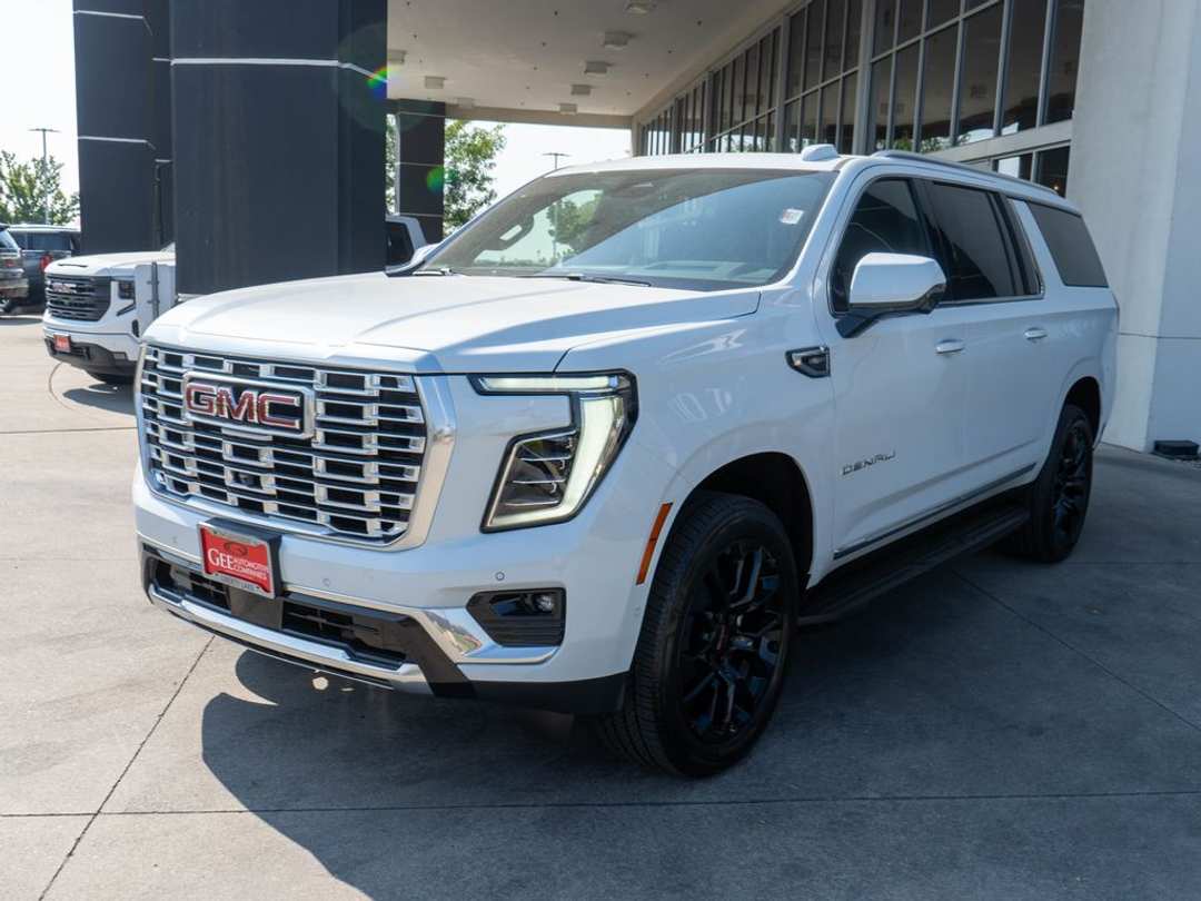 2026 GMC Yukon Xl Denali - Image 3