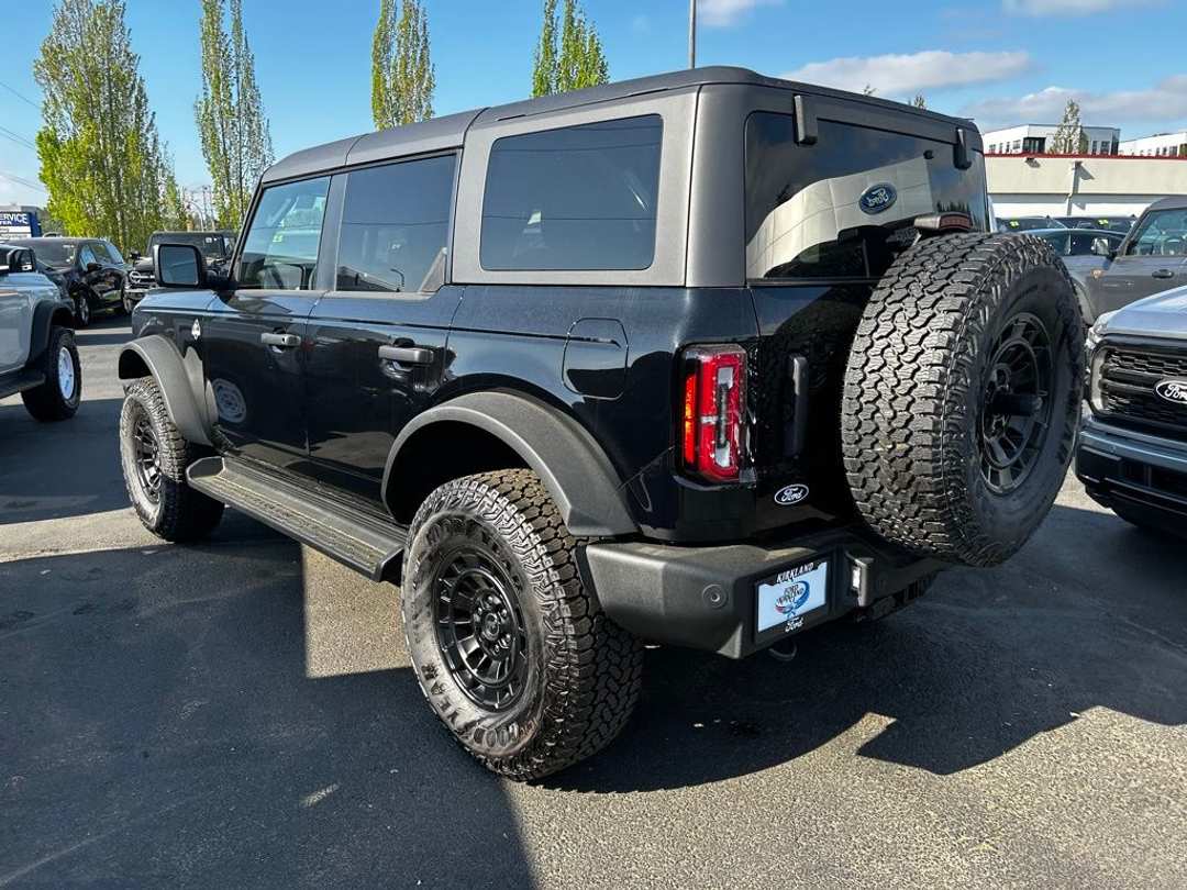 2026 Ford Bronco Outer Banks - Image 3