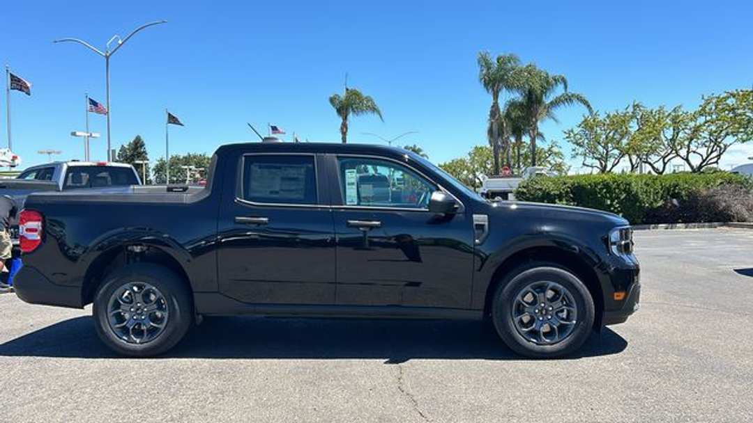 2026 Ford Maverick XLT - Image 2