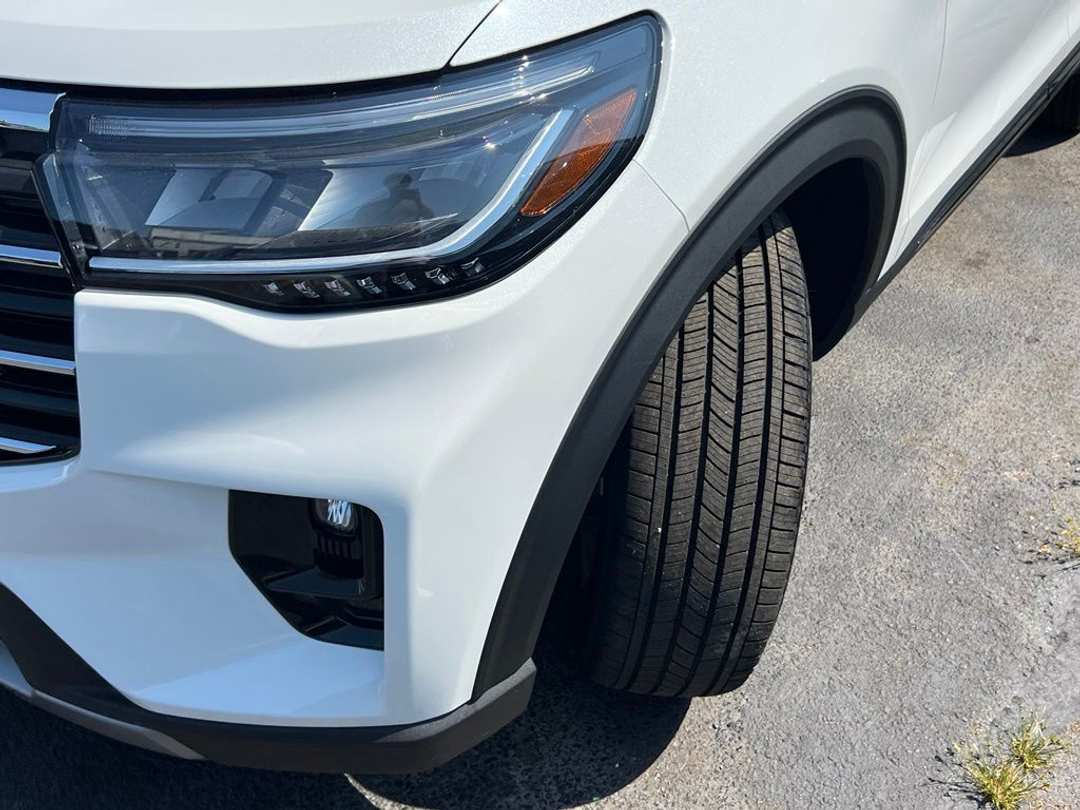 2026 Ford Explorer Active - Image 3