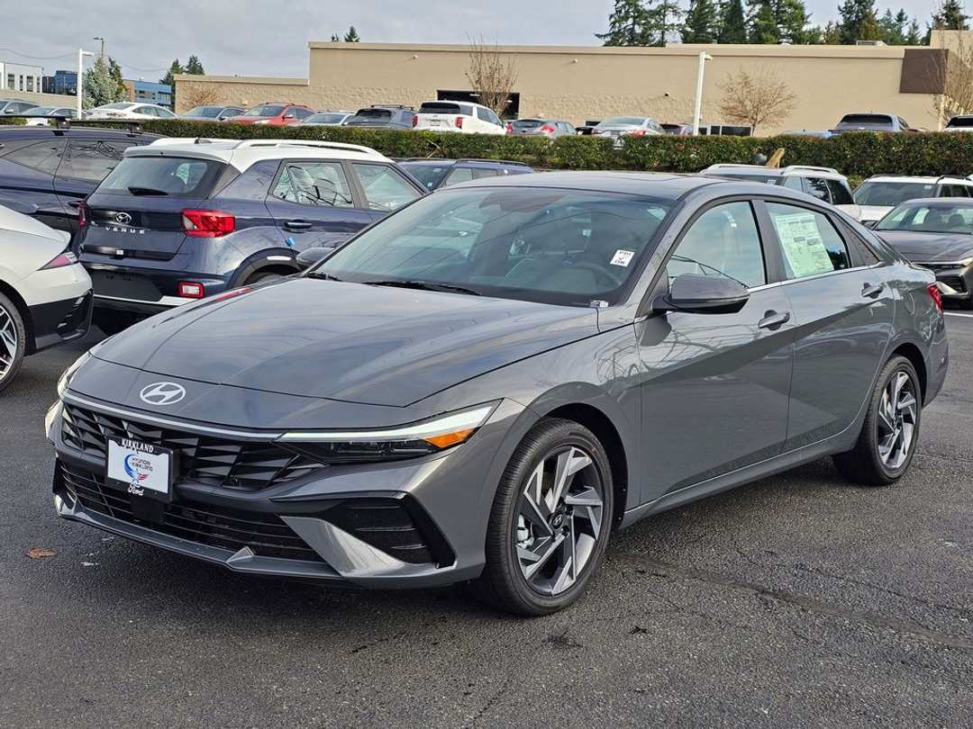 2026 Hyundai Elantra Hybrid Limited - Image 3