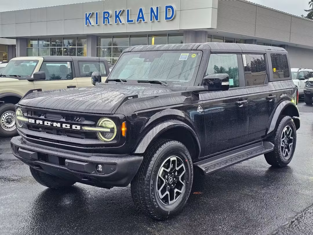 2025 Ford Bronco Outer Banks - Image 3