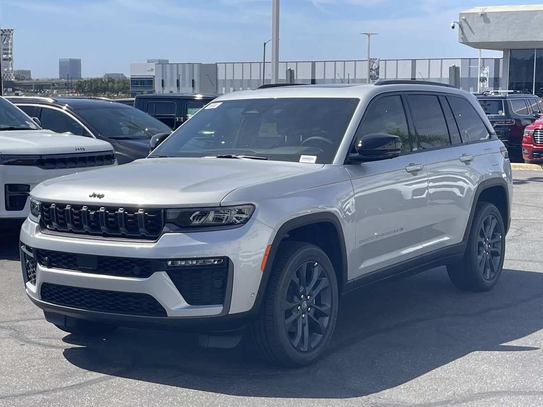 2026 Jeep Grand Cherokee 85th Anniversary Edition - Image 3