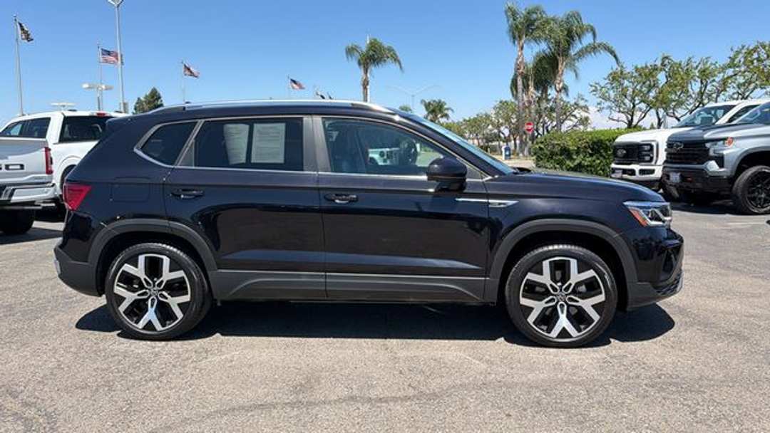 2022 Volkswagen Taos 1.5T SEL - Image 2
