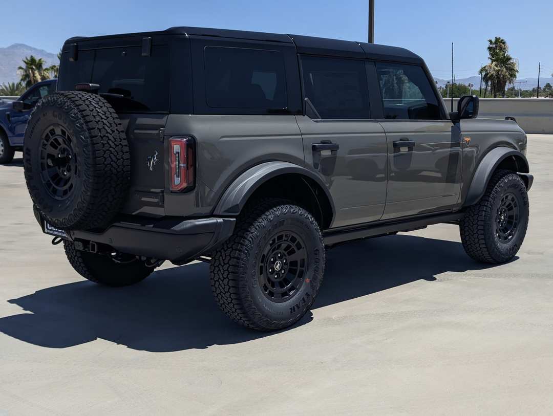 2026 Ford Bronco Badlands - Image 2