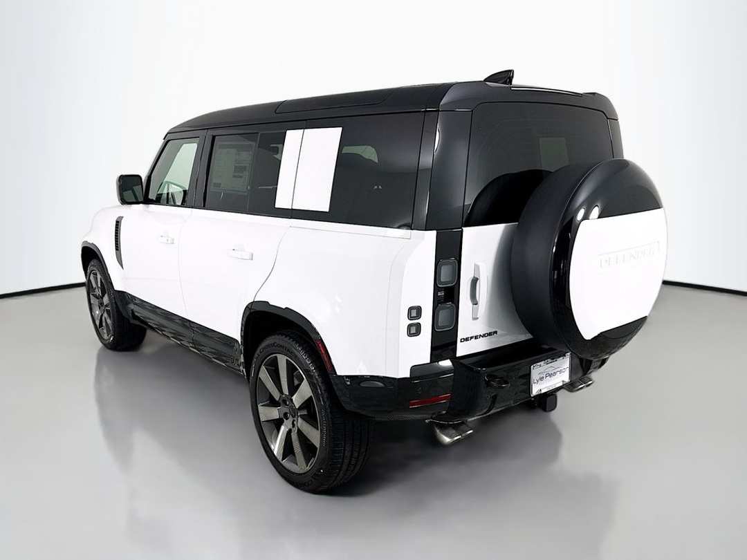 2026 Land Rover Defender 110 V8 - Image 3