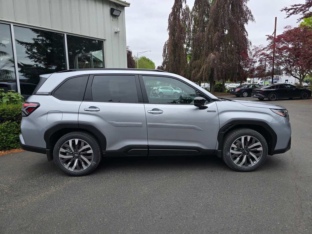 2026 Subaru Forester Touring Hybrid - Image 3