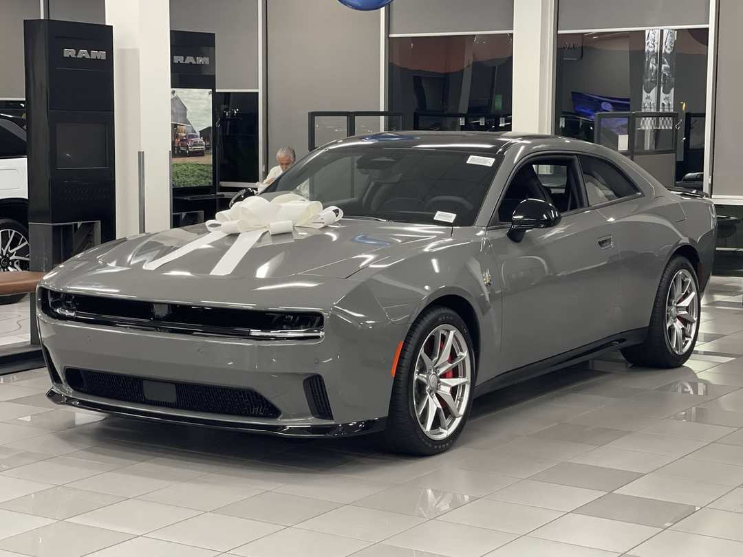 2026 Dodge Charger Daytona Scat Pack - Image 3