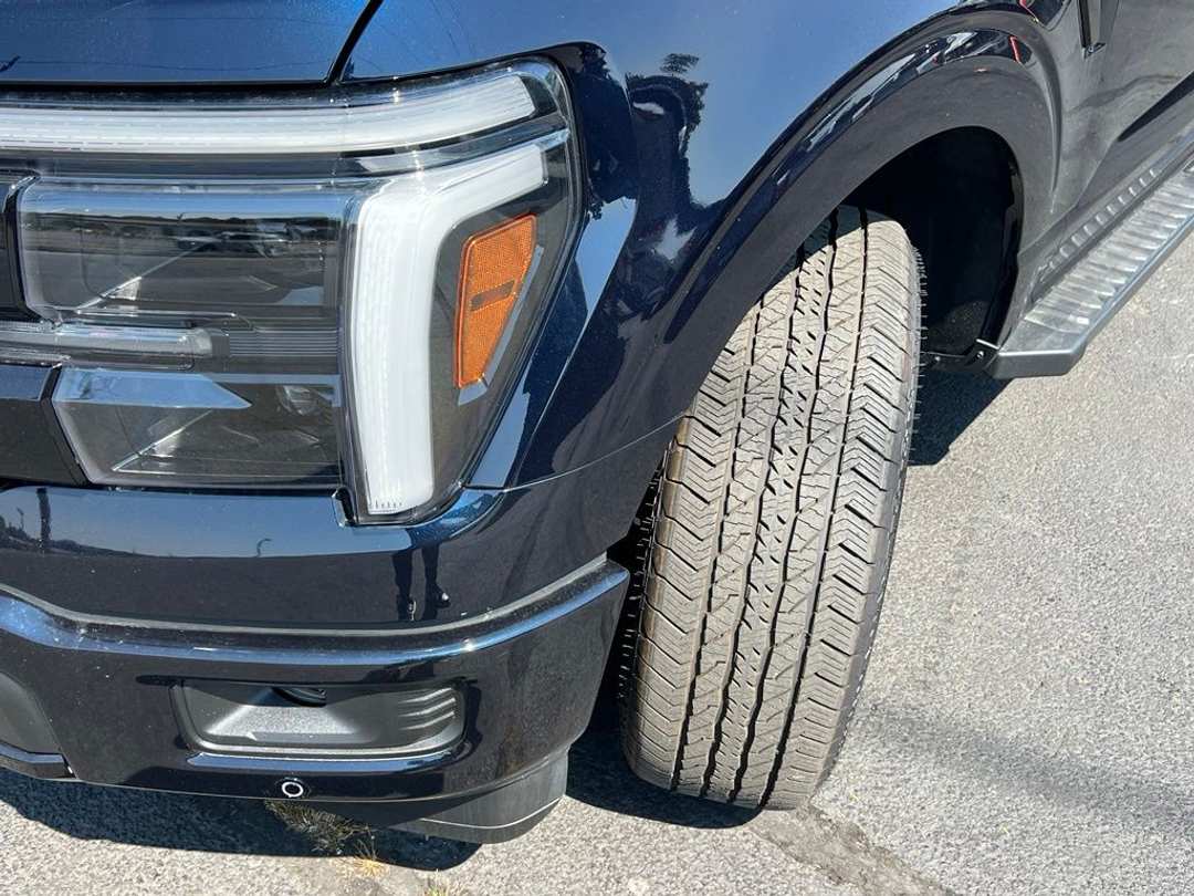 2026 Ford F-150 Lariat - Image 3