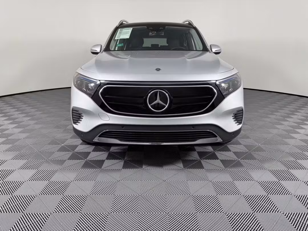2023 Mercedes-Benz EQB 300 - Image 3