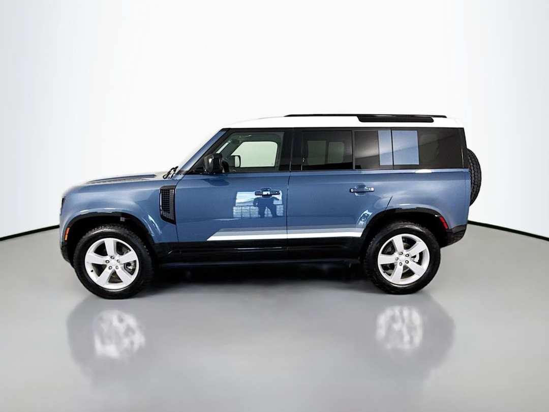 2025 Land Rover Defender 110 S - Image 2