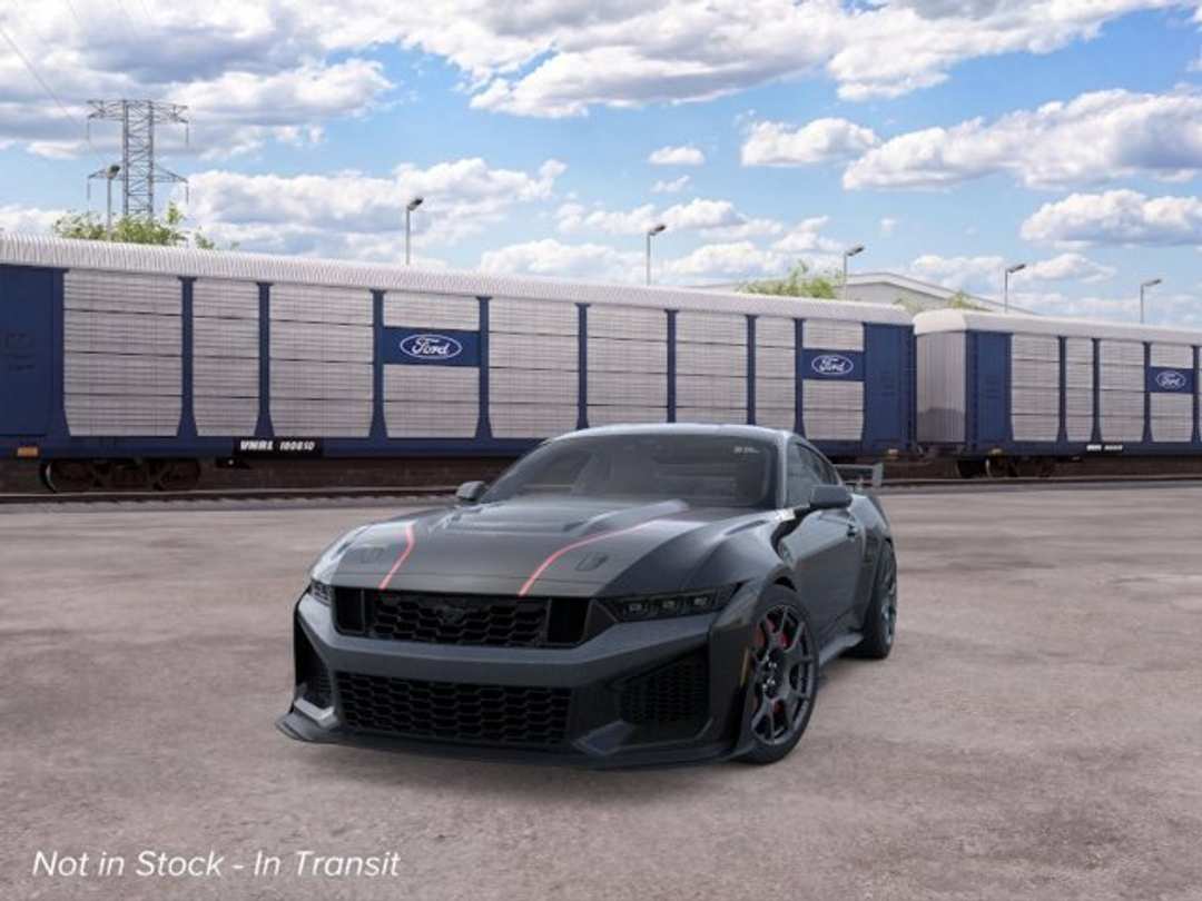 2026 Ford Mustang Dark Horse - Image 2