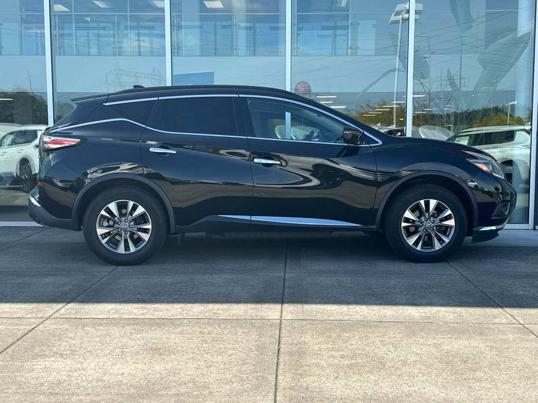 2018 Nissan Murano SV - Image 2