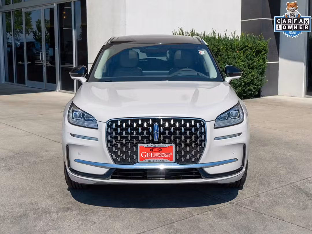 2024 Lincoln Corsair Plug-In Hybrid Grand Touring - Image 2