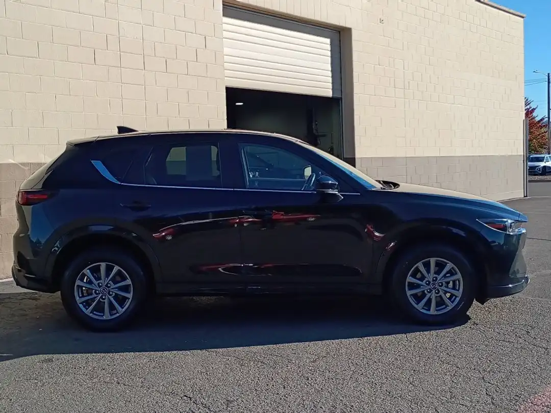 2025 MAZDA CX-5 2.5 S Preferred Package - Image 3