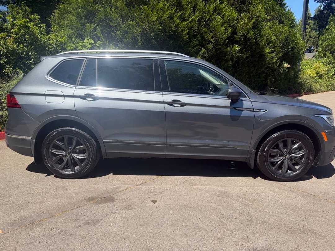 2024 Volkswagen Tiguan 2.0T SE - Image 2