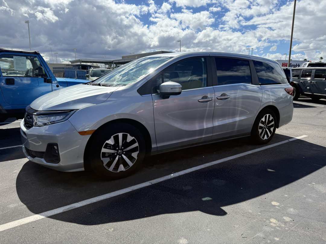 2025 Honda Odyssey EXL - Image 2