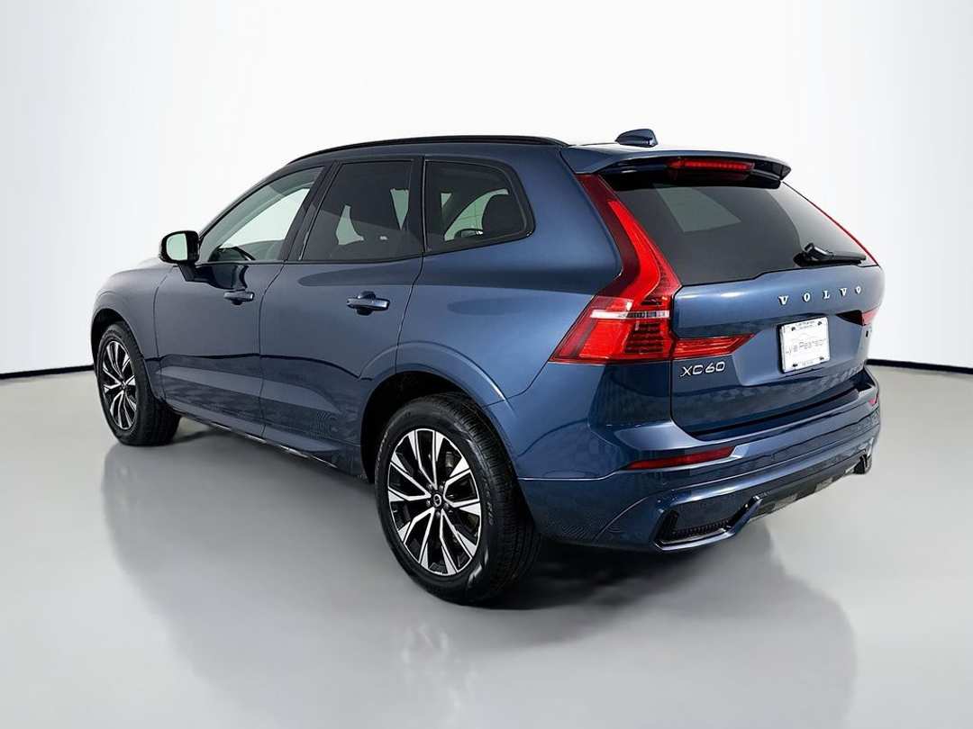 2025 Volvo Xc60 B5 Core - Image 3